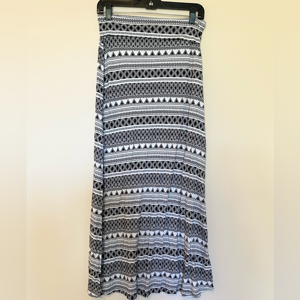 Charlotte Russe Geometric Black and White Maxi Skirt